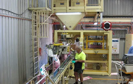 Thiết bị đóng bao và xếp pallet tự động được sử dụng tại Úc 