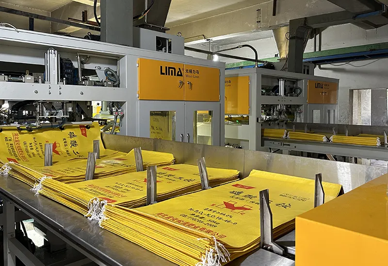 Máy đóng bao miệng hở tự động (3 ngăn nạp bao) + máy xếp bao tự động cho phân lân